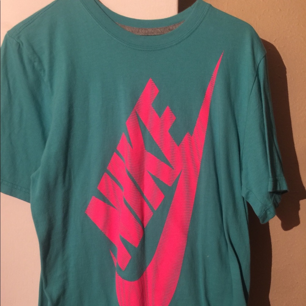 CUTE NIKE TEE